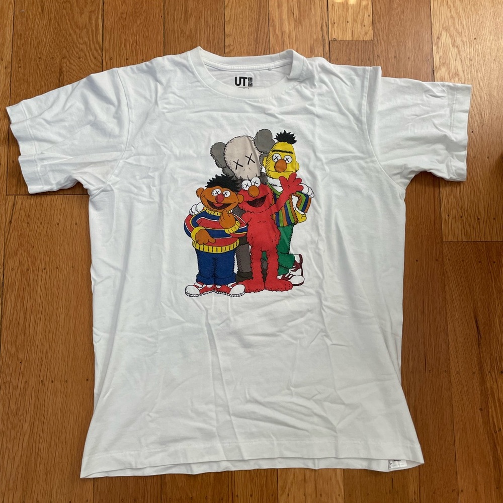 Uniqlo x Kaws Sesame Street Medium T-Shirt